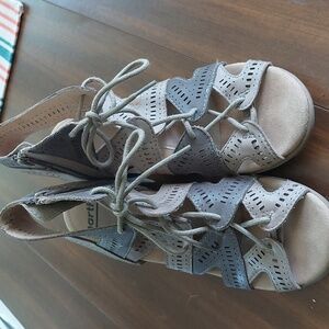 Earth sandals size 8 gently used
